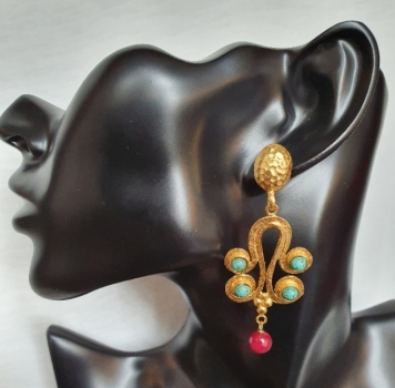 Earring made from brass, goldplated, with Turquoise and red Jade