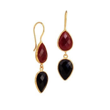 Earring made from brass, goldplated, red/black stones