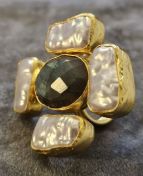 Ring made from brass, goldplated, Labradorite, baroquepearl