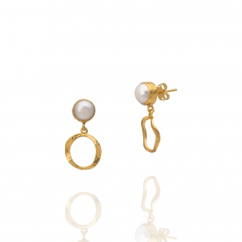 Earring made from brass, goldplated, pearl