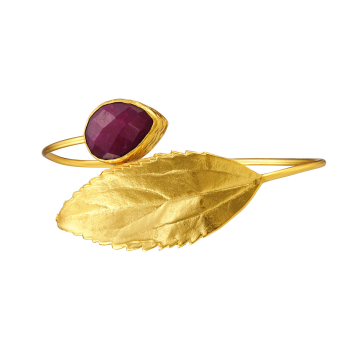 Armspange aus Messing, vergoldet, Rubin