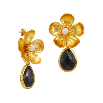 Earring made from brass, goldplated with pearl and onyx