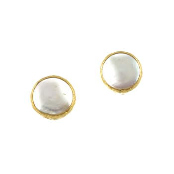 Earring made from brass, goldplated with pearl