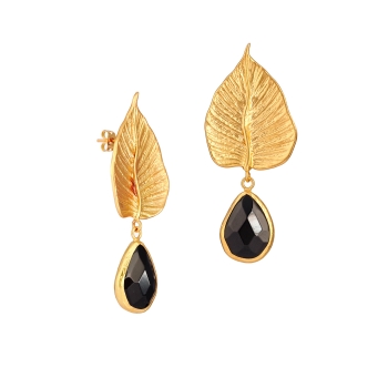 Earring made from brass, goldplated with Onyx