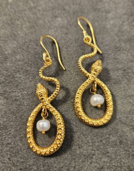 Earring made from brass, goldplated, mini pearl