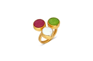 Ring made from brass, goldplated, with green/redpink stone, baroque pearl