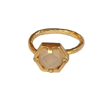 Ring aus Messing, vergoldet mit Chalcedon