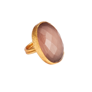Ring made from brass, goldplated, with large dusty pink Cateye