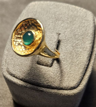 Ring made from brass, goldplated, darkgreen quarz