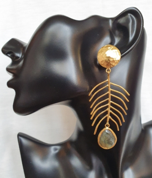 Ethno earring, brass goldplated, with Labradorite
