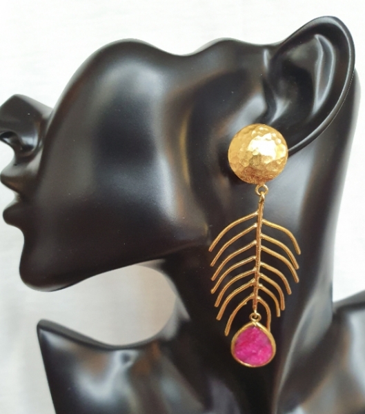 Ethno earring, brass goldplated, with Ruby