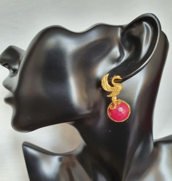 Fashionable earring, brass goldplated, with red Jade