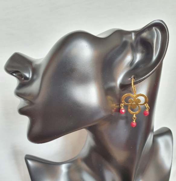Ethno earring, brass goldplated, with red Jade