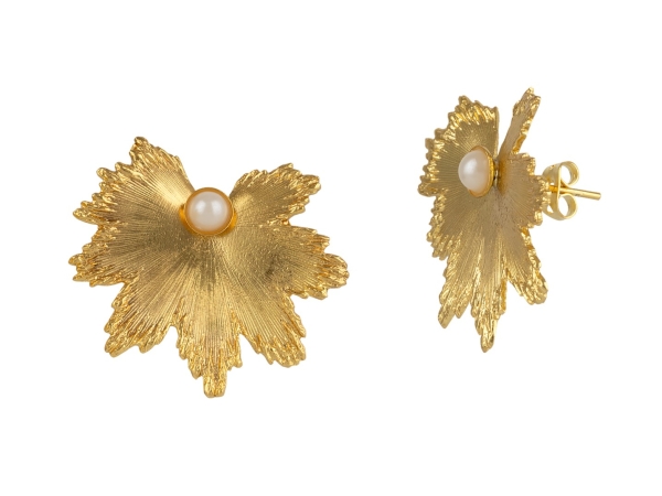 Earring made from brass, goldplated, pearl