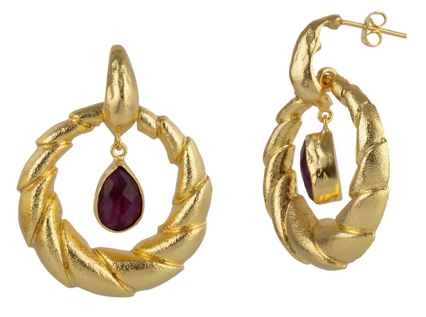 Earring made from brass, goldplated, ruby