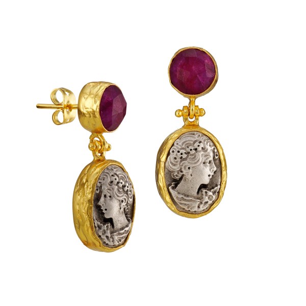 Ohrring aus Messing, vergoldet/versilbert, Rubin